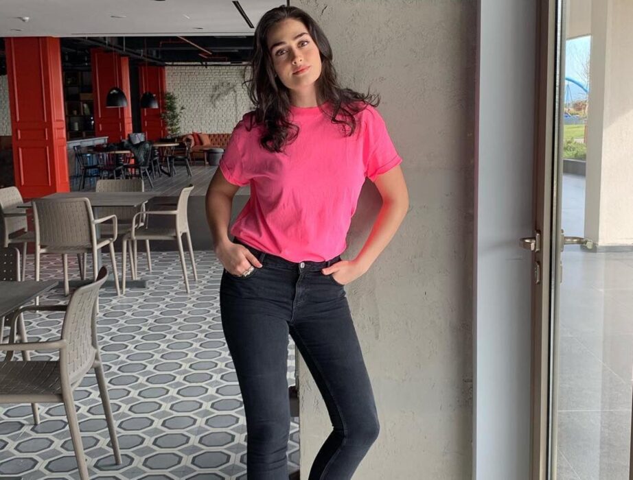 Esra Bilgiç - Top 10 most attractive and beautiful Turkish women