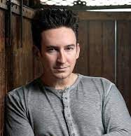 Dustin Pari Net Worth, Relationship, Bio, Cars, House, Awards