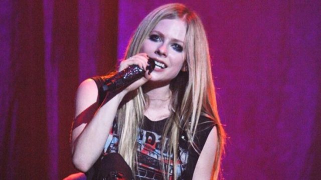 Avril Lavigne Net Worth Relationship, Bio, Cars, House, Awards